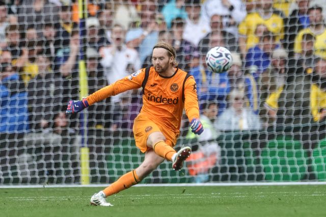 Brentford goalkeeper Caoimhin Kelleher in action during the Premier League match Leeds United vs Brentford at Elland Road, Leeds, United Kingdom on 30 August 2026

(Photo by Mark Cosgrove/News Images)