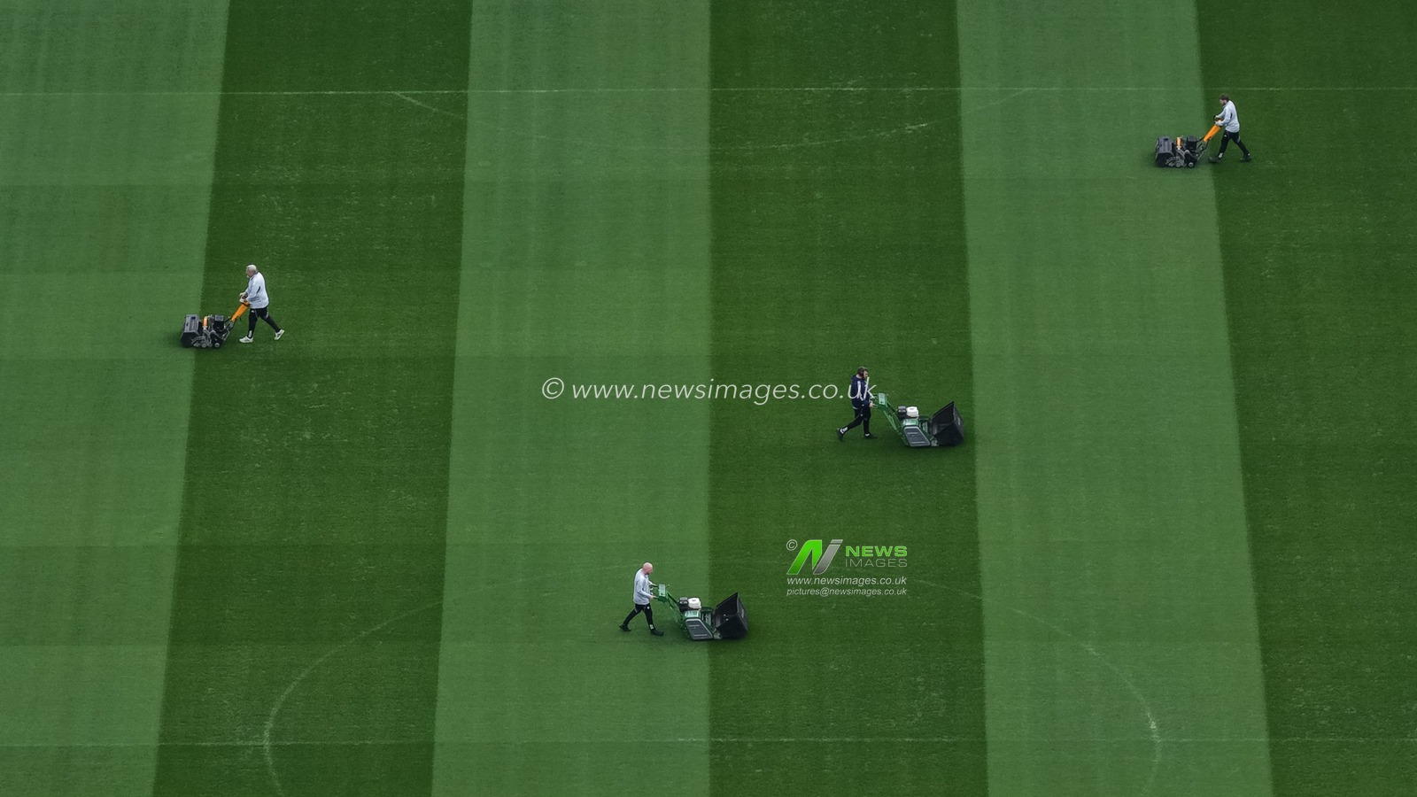 Ground staff make the Final Cut the the grass during the Premier League match Leeds United vs Manchester City at Elland Road, Leeds, United Kingdom on 28 February 2026

(Photo by Mark Cosgrove/News Images)