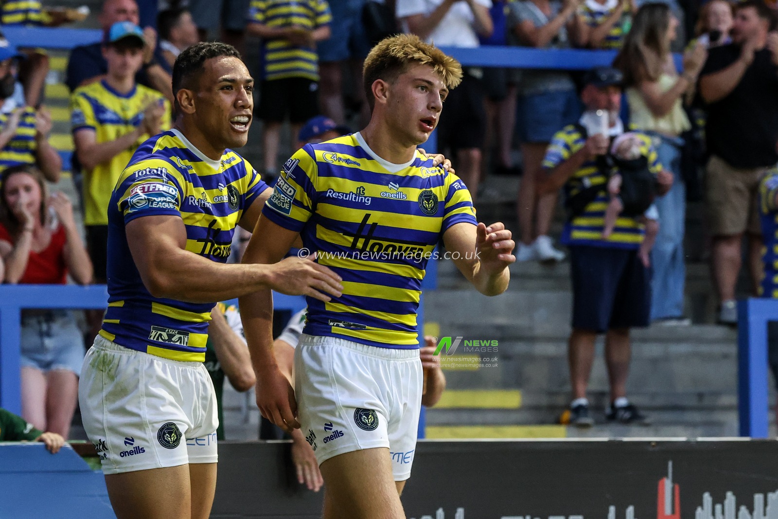 Ewan Irwin of Warrington Wolves celebrates his try during the Betfred Super League round 23 match Warrington Wolves vs York Knights at The Halliwell Jones Stadium, Warrington, United Kingdom on 13 August 2026

(Photo by Alfie Cosgrove/News Images)
