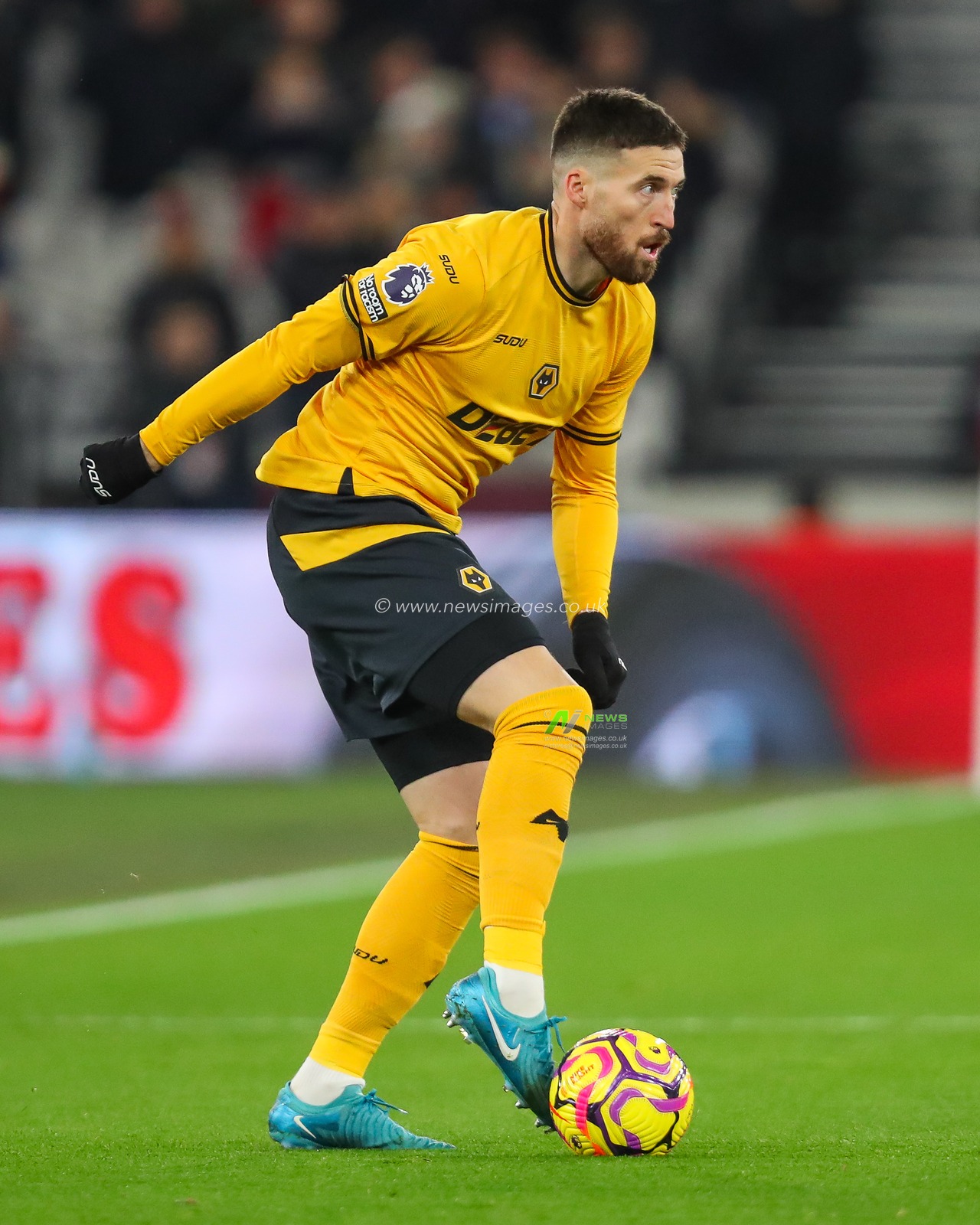 Matt Doherty of Wolverhampton Wanderers in action during the Premier League match West Ham United vs Wolverhampton Wanderers at London Stadium, London, United Kingdom, 9th December 2024

(Photo by Izzy Poles/News Images)