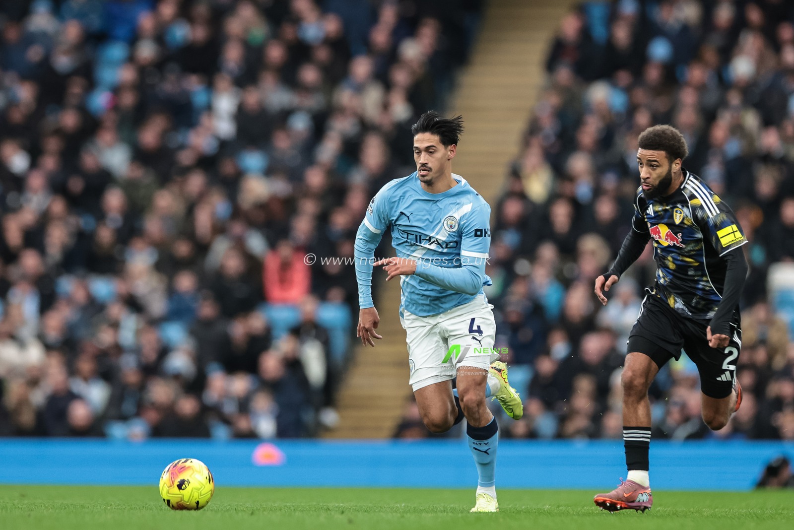 Tijjani Reijnders of Manchester City breaks with the ball during the Premier League match Manchester City vs Leeds United at Etihad Stadium, Manchester, United Kingdom, 29th November 2025

(Photo by Mark Cosgrove/News Images)

*** GER AUT SUI OUT ***