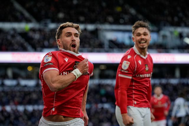 Sam Smith of Wrexham celebrates his goal to make it 0-1 during the Sky Bet Championship match Derby County vs Wrexham at Pride Park Stadium, Derby, United Kingdom, 4th January 2026

(Photo by Maynard Manyowa/News Images)

*** GER AUT SUI OUT ***