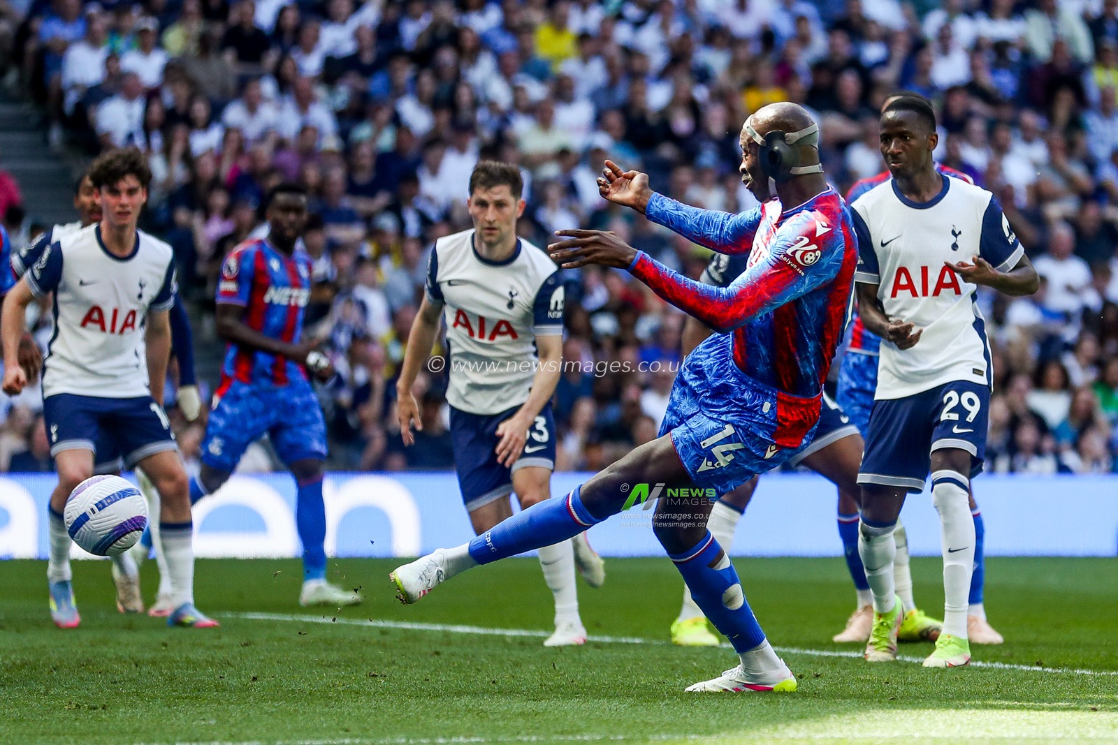 Jean-Philippe Mateta of Crystal Palace shoots during the Premier League match Tottenham Hotspur vs Crystal Palace at Tottenham Hotspur Stadium, London, United Kingdom, 11th May 2025

(Photo by Izzy Poles/News Images)