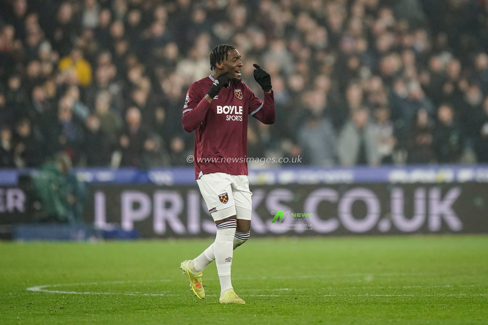 Axel Disasi of West Ham United gives his team instructions  during the Premier League match West Ham United vs Manchester United at London Stadium, London, United Kingdom on 10 February 2026

(Photo by Maynard Manyowa/News Images)
