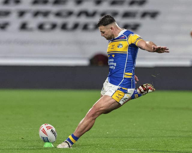 Jake Connor of Leeds Rhinos scores his second penalty to make it 0-8 during the Betfred Super League Round 25 match Huddersfield Giants vs Leeds Rhinos at Accu Stadium, Huddersfield, United Kingdom, 4th September 2025

(Photo by Mark Cosgrove/News Images)