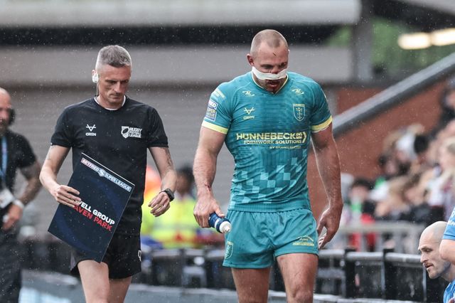 Karl Lawton of Hull KR is substituted with a compression bandage on his nose during the Betfred Super League round 11 match Leigh Leopards vs Hull KR at Leigh Sports Village, Leigh, United Kingdom on 16 May 2026

(Photo by Mark Cosgrove/News Images)