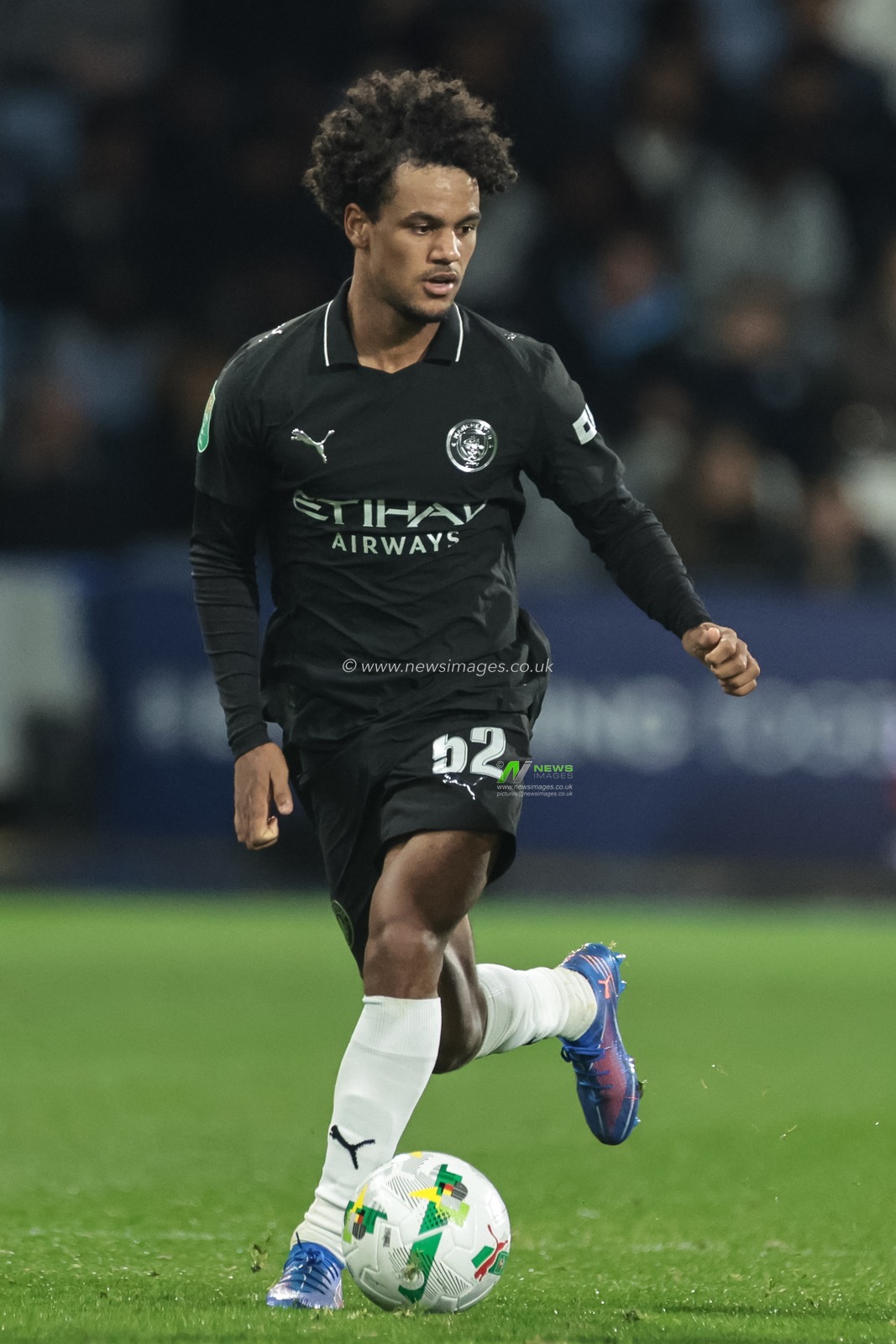 Oscar Bobb of Manchester City with the ball during the Carabao Cup Round 3 match Huddersfield Town vs Manchester City at Accu Stadium, Huddersfield, United Kingdom, 24th September 2025

(Photo by Mark Cosgrove/News Images)