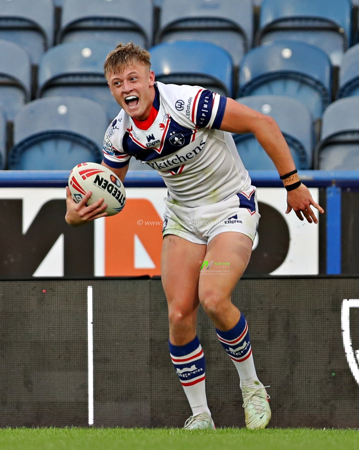 Jayden Myers of Wakefield Trinity celebrates his try during the Betfred Super League round 19 match Huddersfield Giants vs Wakefield Trinity at the Accu Stadium, Huddersfield, United Kingdom, 18th July 2025(Photo by Sam Eaden/News Images)