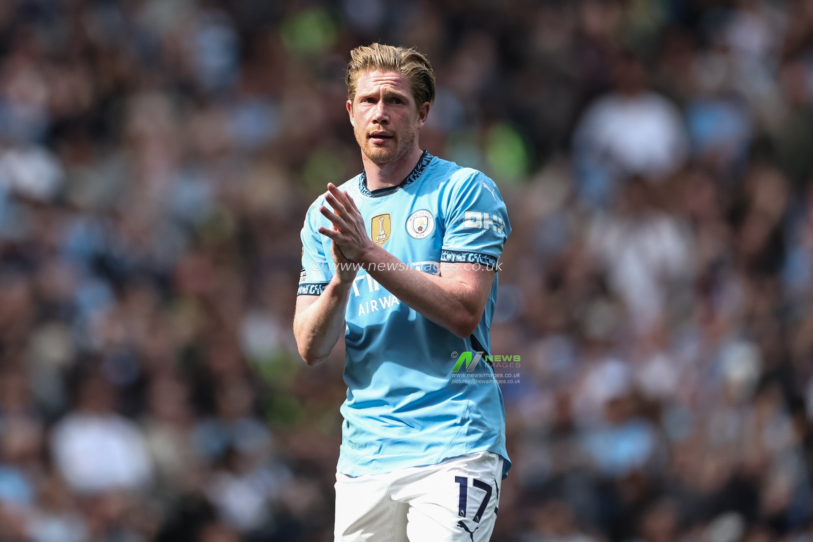 Kevin De Bruyne of Manchester City applauds the fans as heâ€™s substituted during the Premier League match Manchester City vs Crystal Palace at Etihad Stadium, Manchester, United Kingdom, 12th April 2025

(Photo by Mark Cosgrove/News Images)