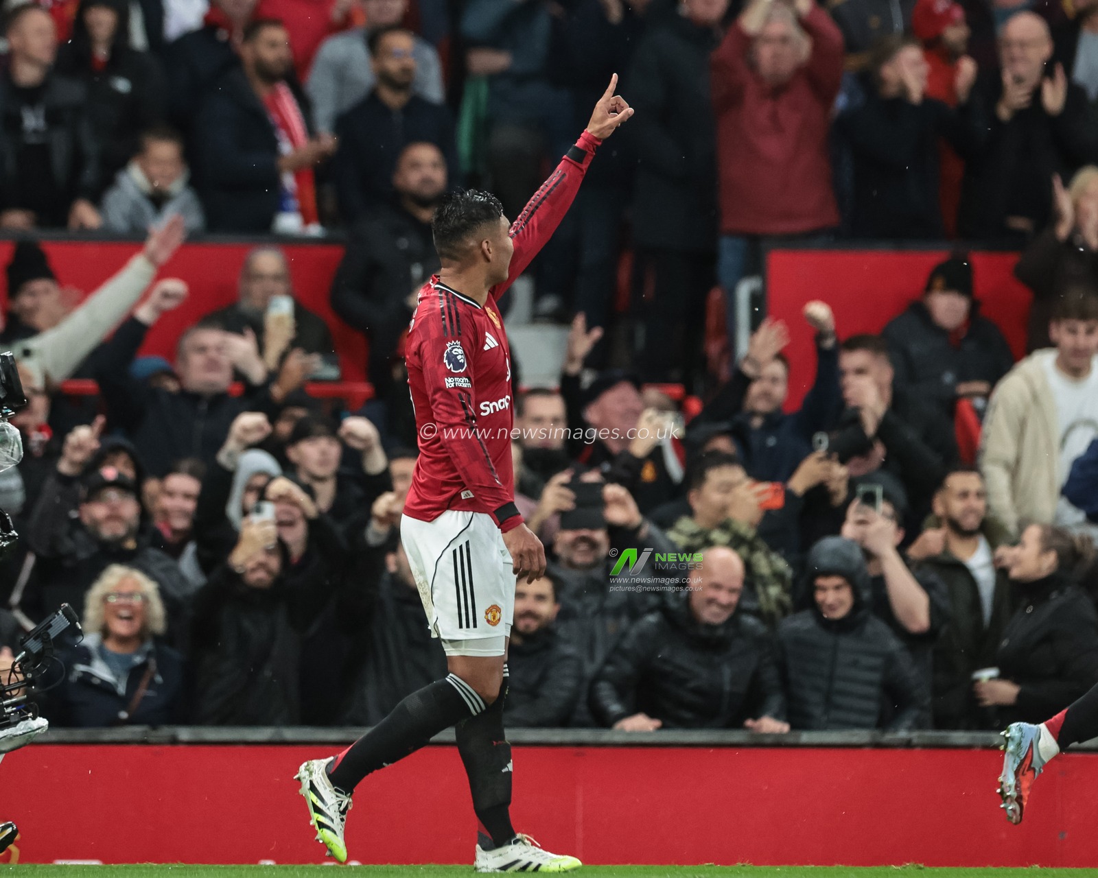 Casemiro of Manchester United celebrates his goal to make it 2-0 during the Premier League match Manchester United vs Chelsea at Old Trafford, Manchester, United Kingdom, 20th September 2025

(Photo by Mark Cosgrove/News Images)