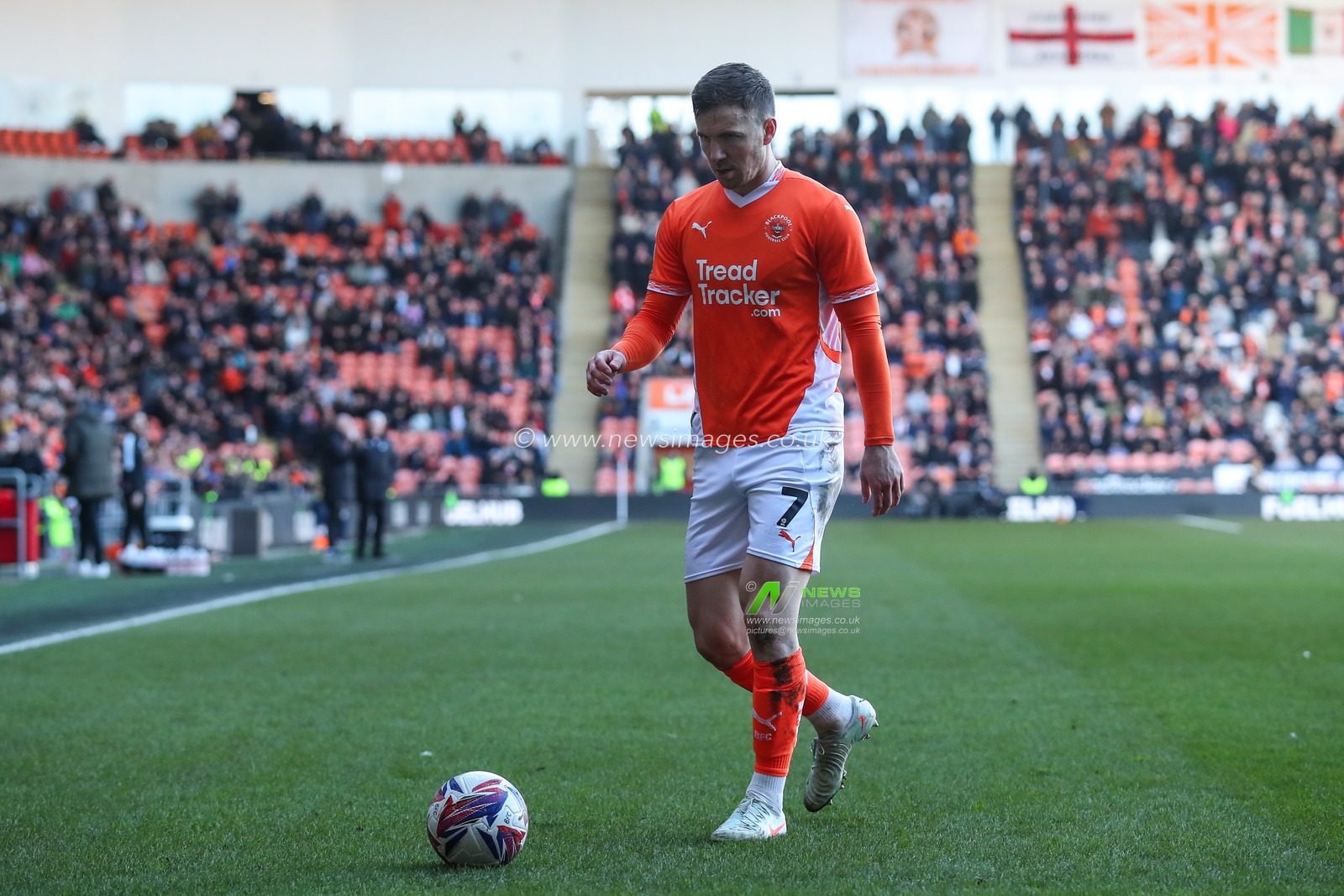 Lee Evans of Blackpool during the Sky Bet League 1 match Blackpool vs Crawley Town at Bloomfield Road, Blackpool, United Kingdom, 22nd February 2025

(Photo by Gareth Evans/News Images)