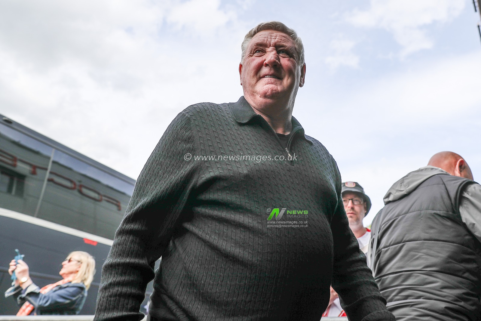 Steve Bruce head coach of Blackpool arrives ahead of the Sky Bet League 1 match Stevenage vs Blackpool at Lamex Stadium, Stevenage, United Kingdom, 18th April 2025

(Photo by Gareth Evans/News Images)