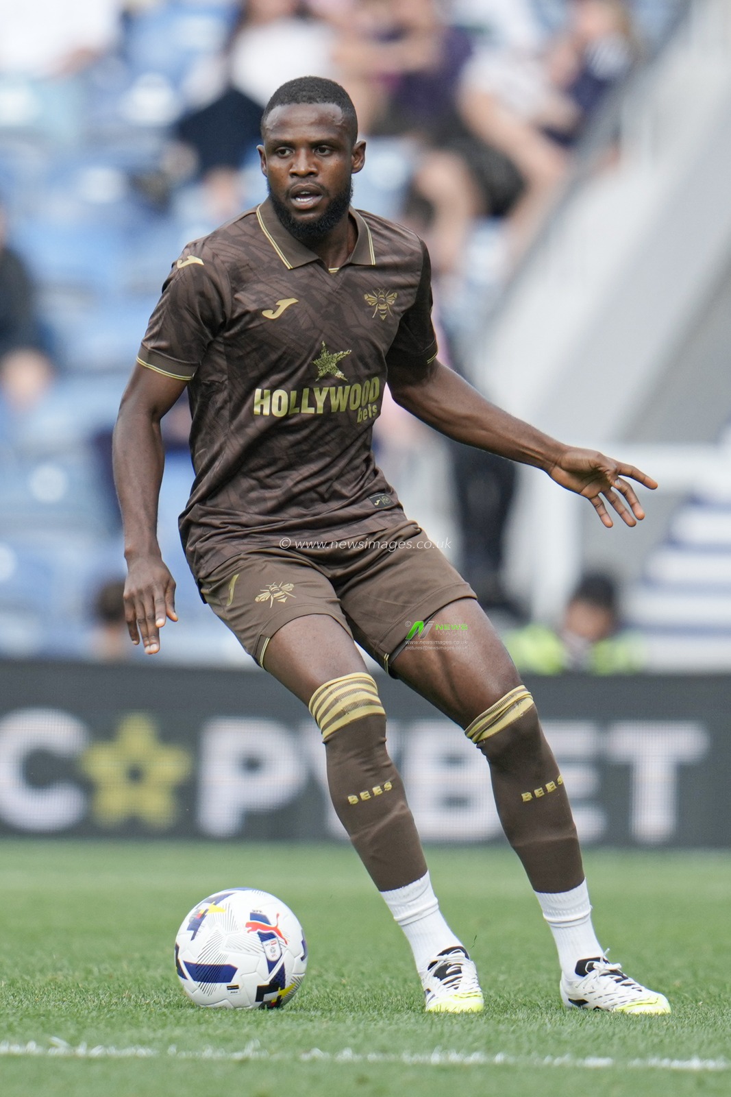 Frank Onyeka during the Pre-season friendly match Queens Park Rangers vs Brentford at Kiyan Prince Foundation Stadium, London, United Kingdom, 2nd August 2025

(Photo by Harvey Murphy/News Images)