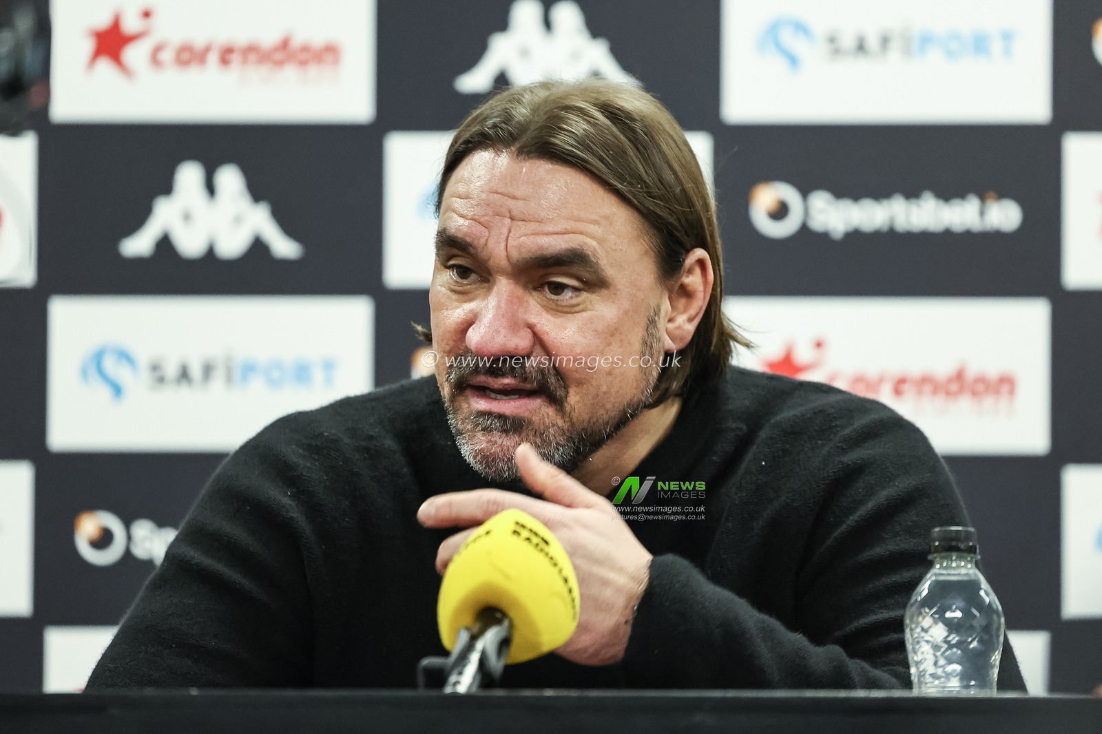 Daniel Farke manager of Leeds United speaks in the post match press conference during the Sky Bet Championship match Hull City vs Leeds United at MKM Stadium, Hull, United Kingdom, 4th January 2025

(Photo by Mark Cosgrove/News Images)