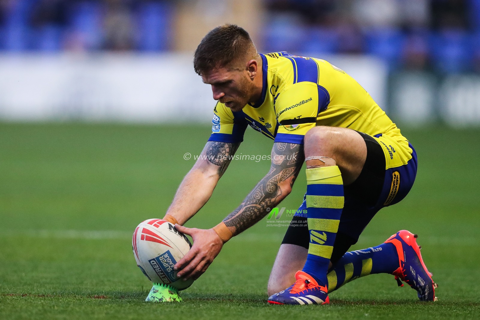 Marc Sneyd of Warrington Wolves during the Betfred Super League Round 9 match Warrington Wolves vs St Helens at Halliwell Jones Stadium, Warrington, United Kingdom, 24th April 2025

(Photo by Gareth Evans/News Images)