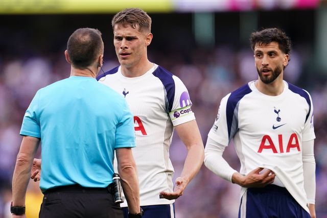 Micky van de Ven of Tottenham Hotspur questions referee on decision during the Premier League match Tottenham Hotspur vs Brighton & Hove Albion at Tottenham Hotspur Stadium, London, United Kingdom on 18 April 2026

(Photo by Harvey Murphy/News Images)