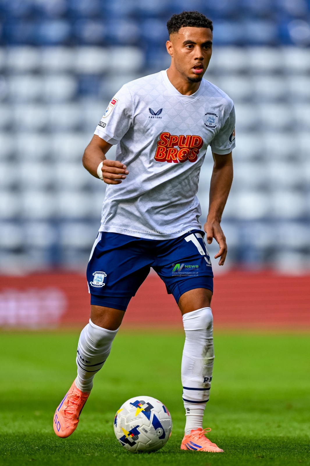 Lewis Dobbin of Preston North End  on the ball during the Sky Bet Championship match Preston North End vs Charlton Athletic at Deepdale, Preston, United Kingdom, 4th October 2025

(Photo by Adam Gee/News Images)