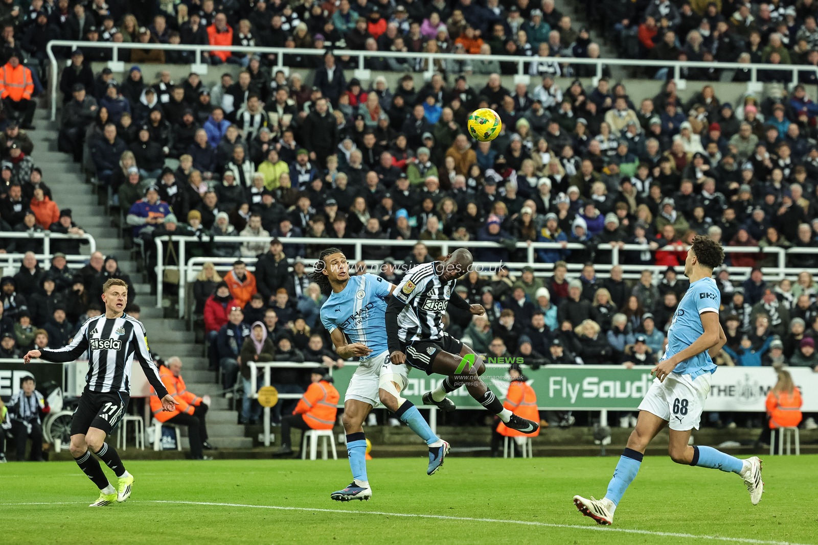 Yoane Wissa of Newcastle United heads on goal during the Carabao Cup Semi-finals First Leg Newcastle United vs Manchester City at St. James's Park, Newcastle, United Kingdom, 13th January 2026

(Photo by Mark Cosgrove/News Images)