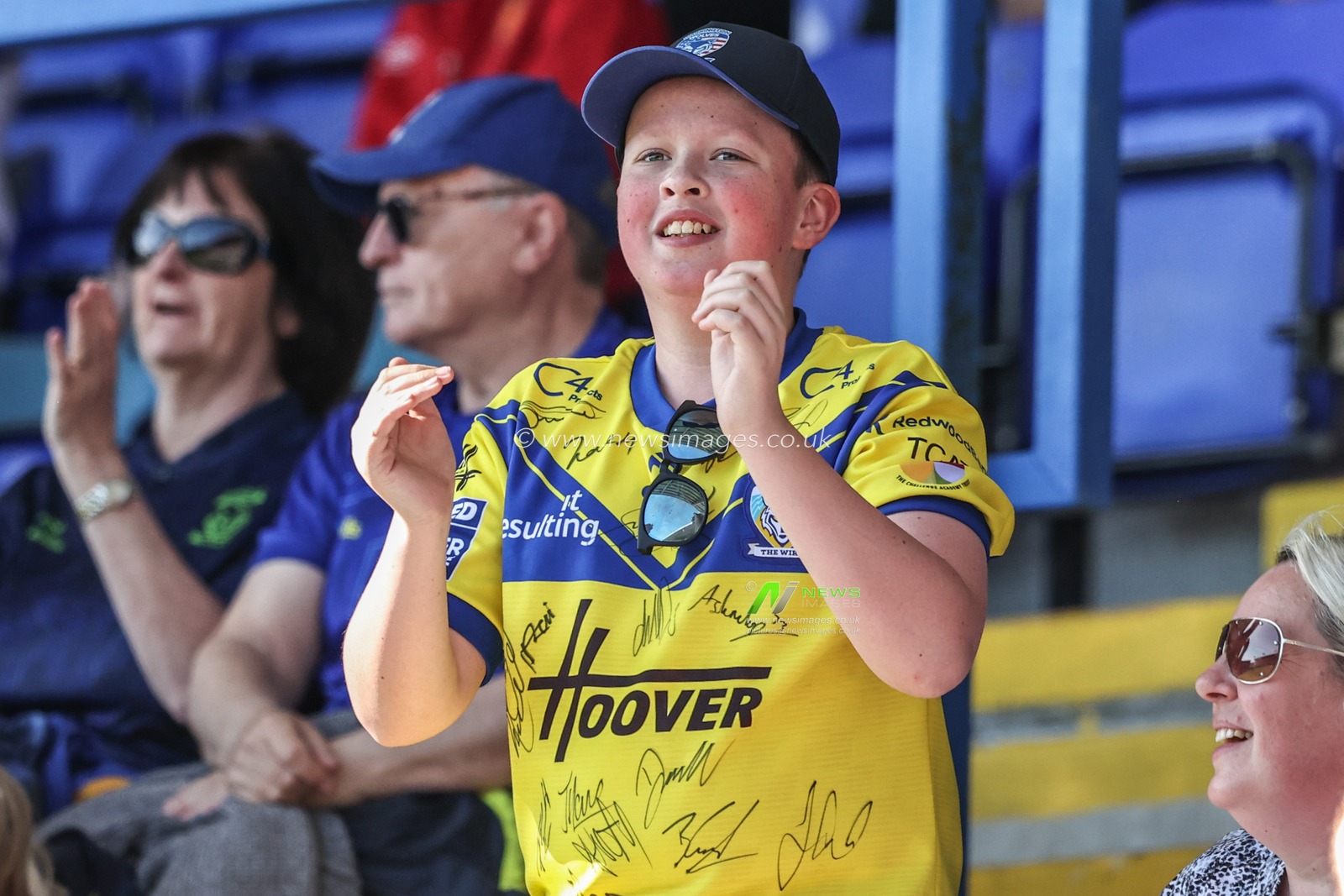 Warrington fans celebrate their teams try during the Betfred Challenge Cup Quarter Final match Warrington Wolves vs St Helens at Halliwell Jones Stadium, Warrington, United Kingdom, 6th April 2025

(Photo by Alfie Cosgrove/News Images)