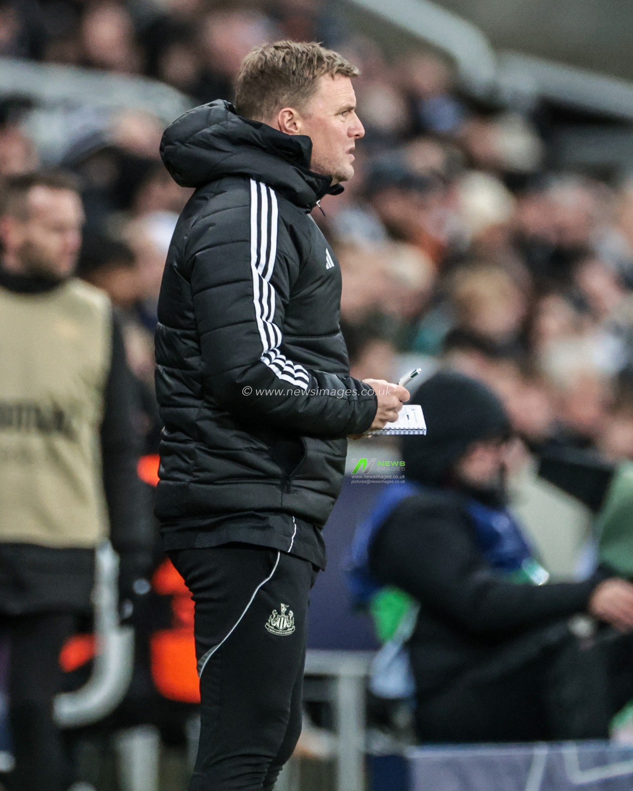 Eddie Howe manager of Newcastle United takes notes during the UEFA Champions League Matchday 7 of 8 Newcastle United v PSV Eindhovenn at St. James's Park, Newcastle, United Kingdom, 21st January 2026

(Photo by Mark Cosgrove/News Images)