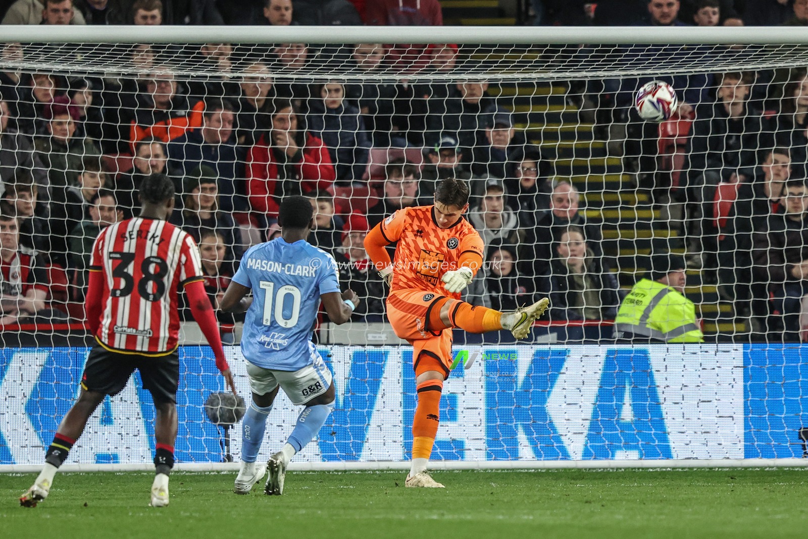 Michael Cooper of Sheffield United clears the ball from his box during the Sky Bet Championship match Sheffield United vs Coventry City at Bramall Lane, Sheffield, United Kingdom, 28th March 2025

(Photo by Alfie Cosgrove/News Images)