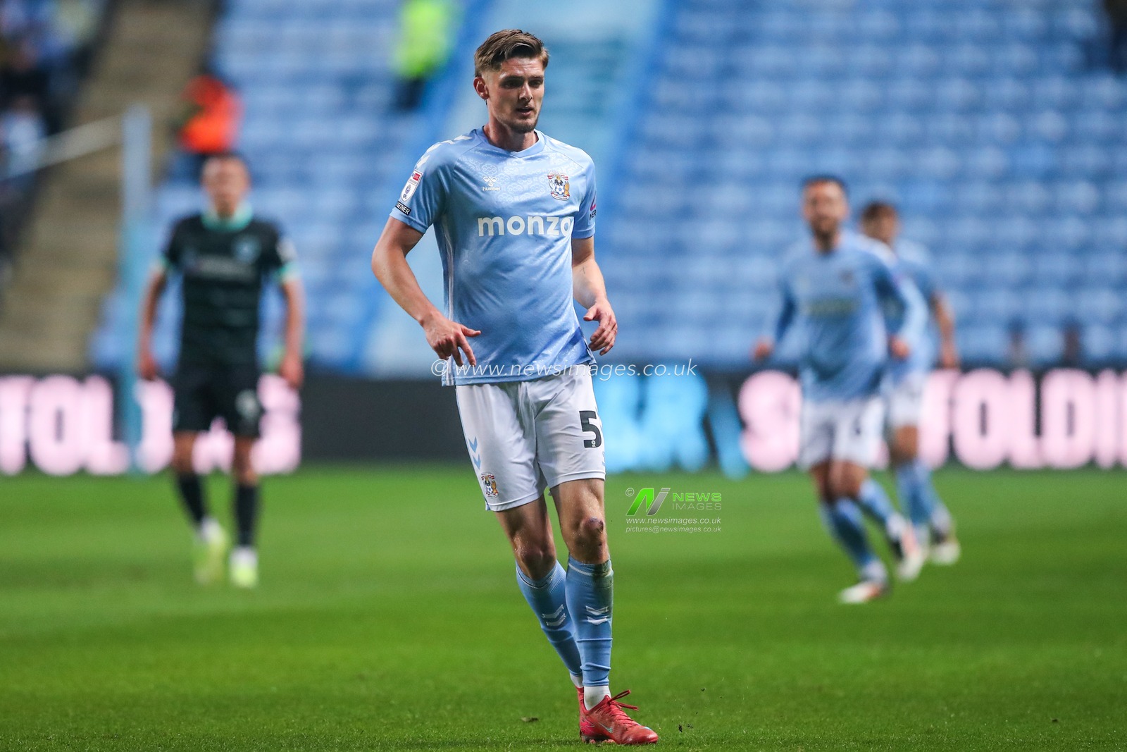 Jack Rudoni of Coventry City during the Sky Bet Championship match Coventry City vs Portsmouth at Coventry Building Society Arena, Coventry, United Kingdom, 9th April 2025

(Photo by Gareth Evans/News Images)
