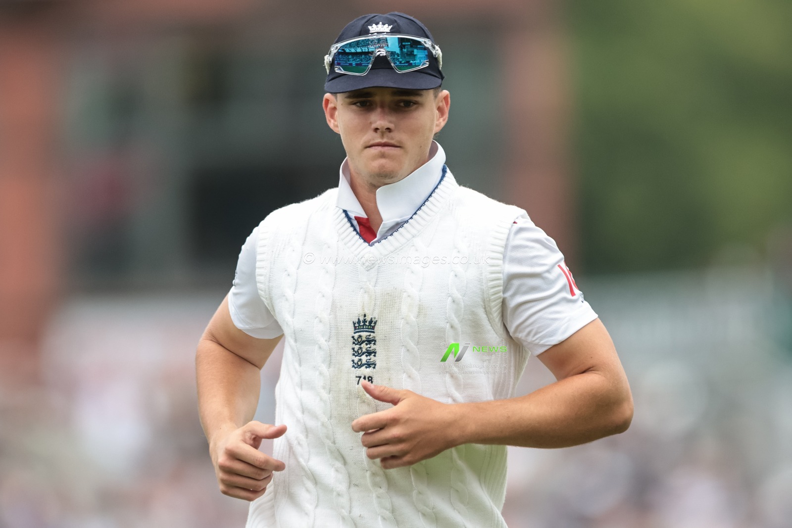Jacob Bethell of England during the 4th Rothesay Test Match match Day 2 England vs India at Old Trafford Cricket Ground, Manchester, United Kingdom, 24th July 2025

(Photo by Mark Cosgrove/News Images)