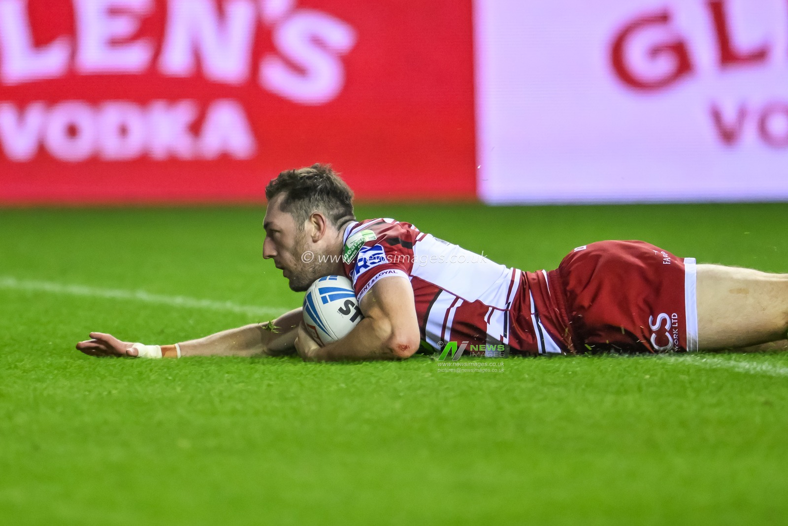 Jake Wardle of Wigan Warriors goes over for a try during the Betfred Super League Round 27 match Wigan Warriors vs Salford Red Devils at The Brick Community Stadium, Wigan, United Kingdom, 19th September 2024

(Photo by Craig Thomas/News Images)