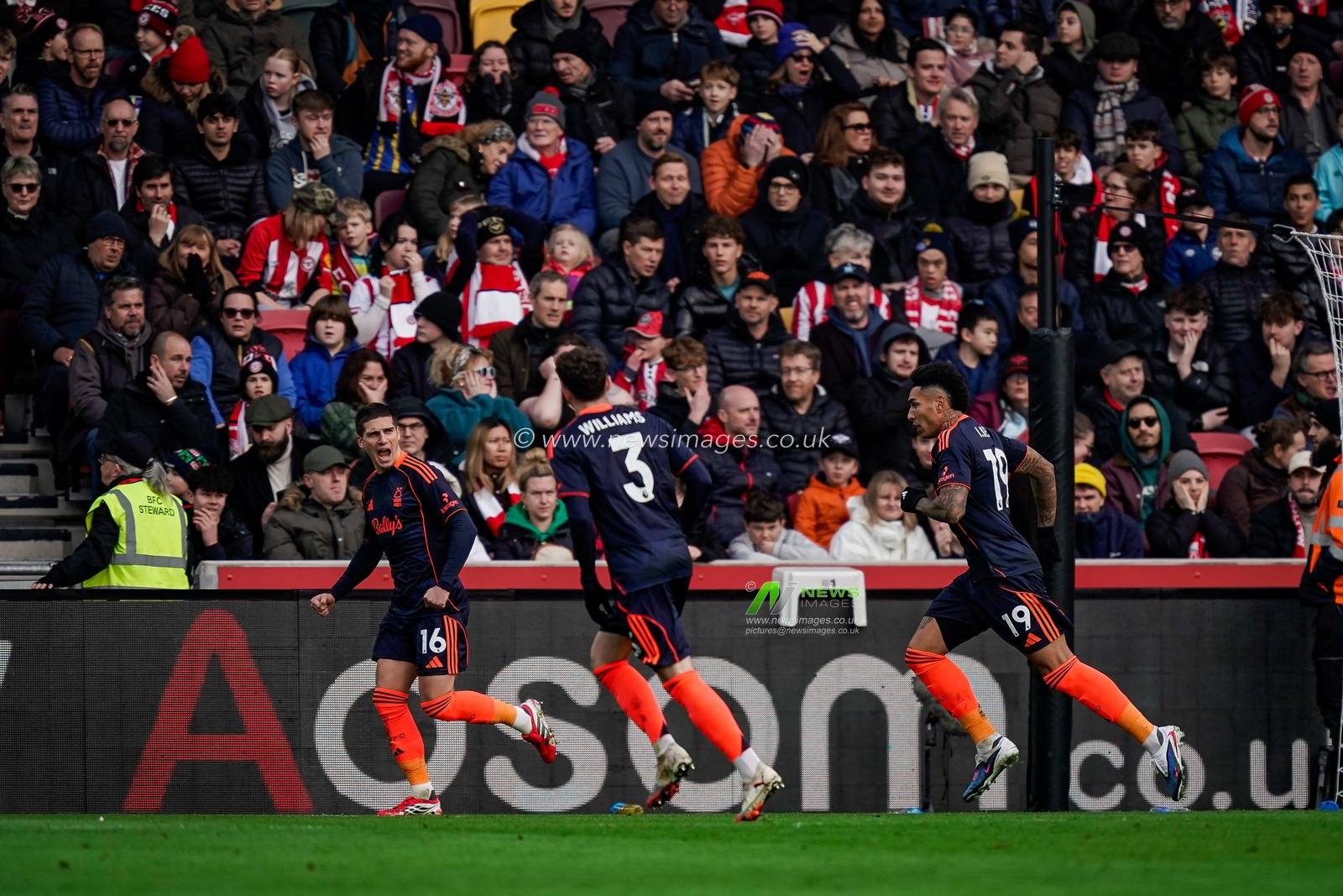 Igor Jesus of Nottingham Forest scores to make it   0-1 during the Premier League match Brentford vs Nottingham Forest at The Gtech Community Stadium, London, United Kingdom, 25th January 2026

(Photo by Maynard Manyowa/News Images)