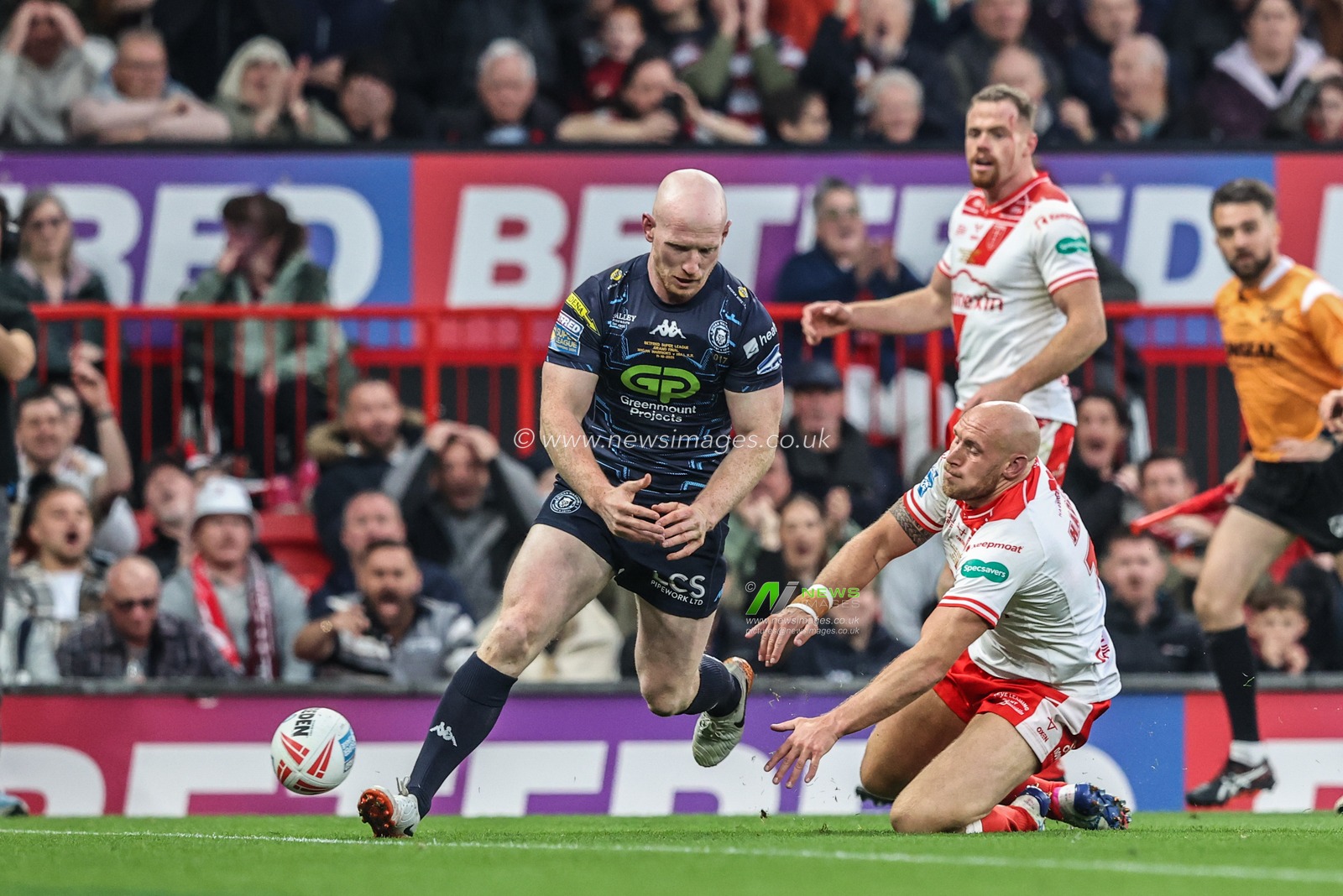 Liam Farrell of Wigan Warriors drops the ball on the try line during the 2025 Betfred Super League Grand Final Hull KR v Wigan Warriors at Old Trafford, Manchester, United Kingdom, 11th October 2025

(Photo by Alfie Cosgrove/News Images)