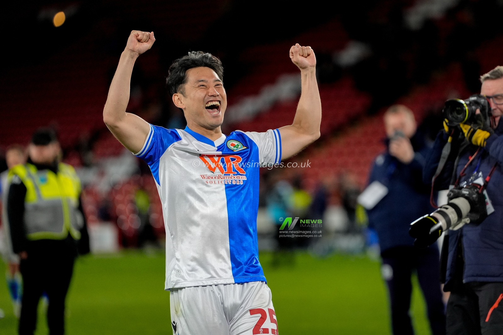 Ryoya Morishita of Blackburn Rovers applauds the fans after the final whistle  and celebrates his team win during the Sky Bet Championship match Sheffield United vs Blackburn Rovers at Bramall Lane, Sheffield, United Kingdom on 22 April 2026

(Photo by Maynard Manyowa/News Images)