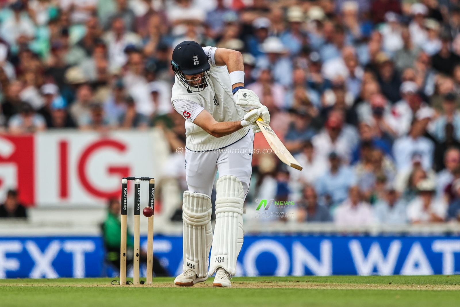 Jamie Overton of England is bowled out by LBW by Prasidh Krishna of India during the 5th Rothesay Test Match Day 2 England v India at The Kia Oval, London, United Kingdom, 1st August 2025

(Photo by Alfie Cosgrove/News Images)