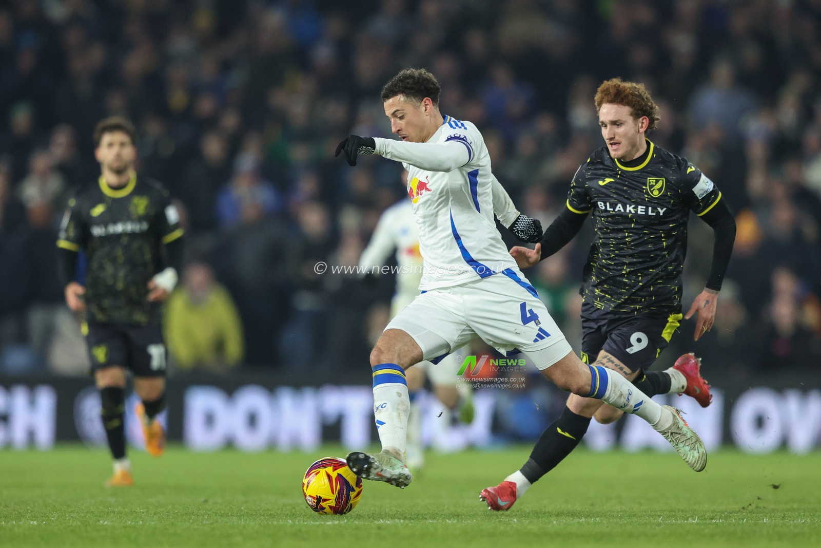 Ethan Ampadu of Leeds United breaks with the ball during the Sky Bet Championship match Leeds United vs Norwich City at Elland Road, Leeds, United Kingdom, 22nd January 2025

(Photo by Alfie Cosgrove/News Images)