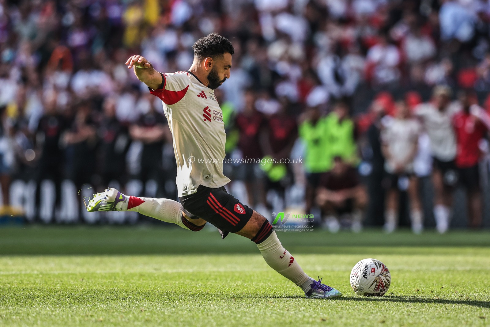 Mohamed Salah of Liverpool misses his penalty during the The FA Community Shield match Crystal Palace vs Liverpool at Wembley Stadium, London, United Kingdom, 10th August 2025

(Photo by Alfie Cosgrove/News Images)