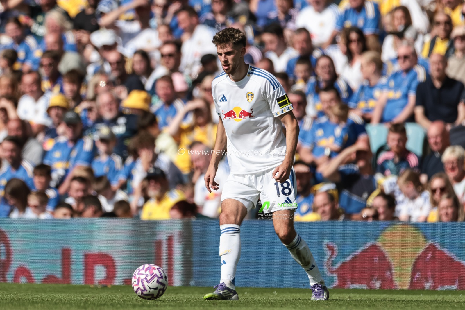 Anton Stach of Leeds United with the ball during the Pre-season friendly match Leeds United vs Villarreal at Elland Road, Leeds, United Kingdom, 2nd August 2025

(Photo by Mark Cosgrove/News Images)