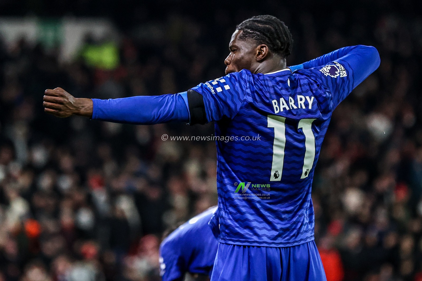 Thierno Barry of Everton celebrates his goal to make it 0-2 during the Premier League match Nottingham Forest vs Everton at City Ground, Nottingham, United Kingdom, 30th December 2025

(Photo by Alfie Cosgrove/News Images)

*** GER AUT SUI OUT ***