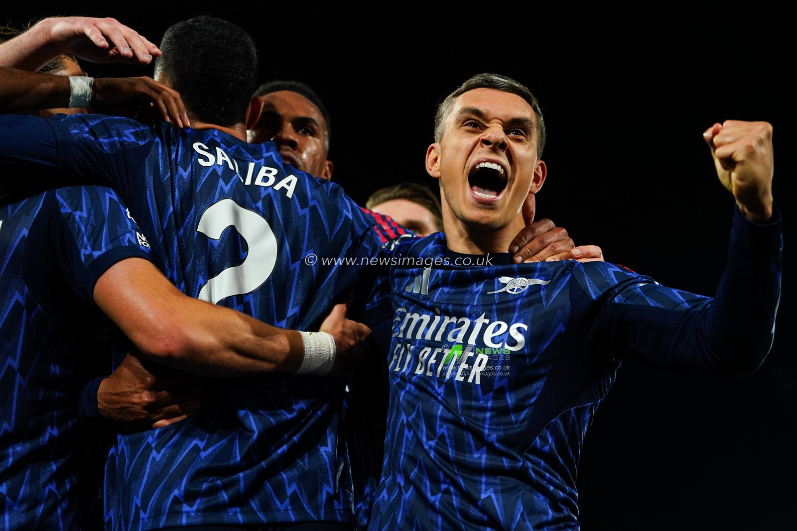 Leandro Trossard of Arsenal celebrates goal to make it 0-1 during the Premier League match Fulham vs Arsenal at Craven Cottage, London, United Kingdom, 18th October 2025

(Photo by Harvey Murphy/News Images)