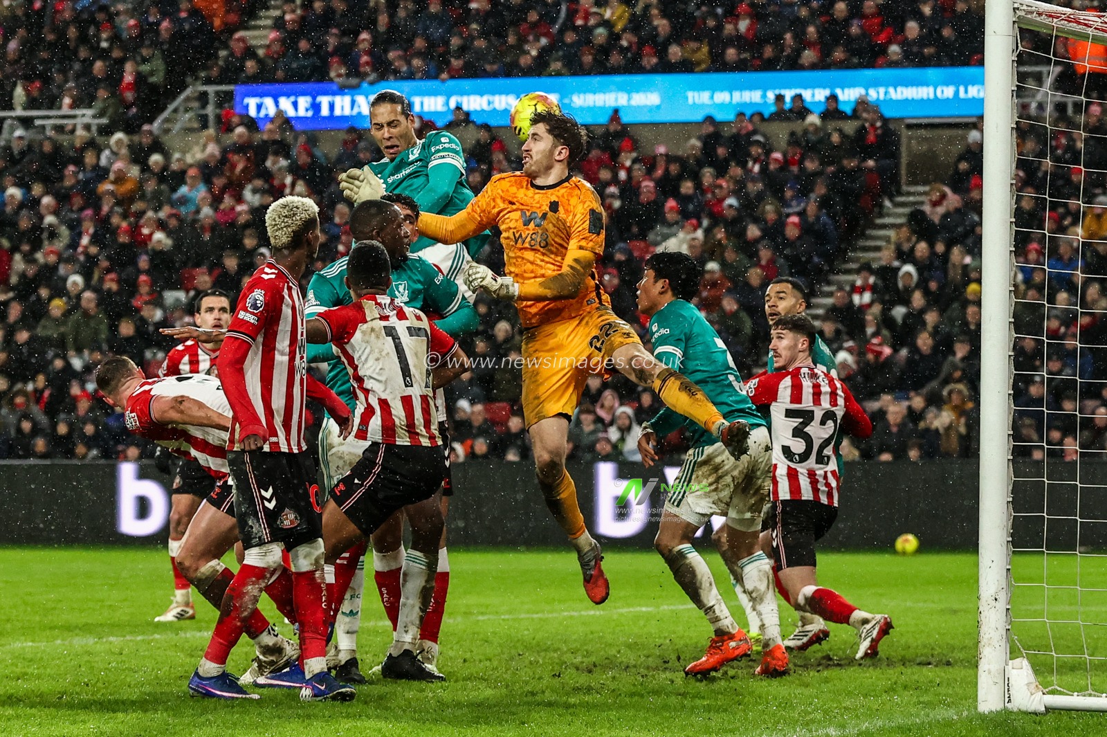 Virgil van Dijk of Liverpool scores to make it 0-1 during the Premier League match Sunderland vs Liverpool at Stadium Of Light, Sunderland, United Kingdom on 11 February 2026

(Photo by Alfie Cosgrove/News Images)