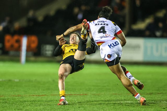 Tom Weaver of Castleford Tigers is fouled by Waqa Blake of Bradford Bulls during the Betfred Super League round 6 match Castleford Tigers vs Bradford Bulls at OneBore Stadium, Castleford, Untied Kingdom on 26 March 2026

(Photo by Alfie Cosgrove/News Images)
