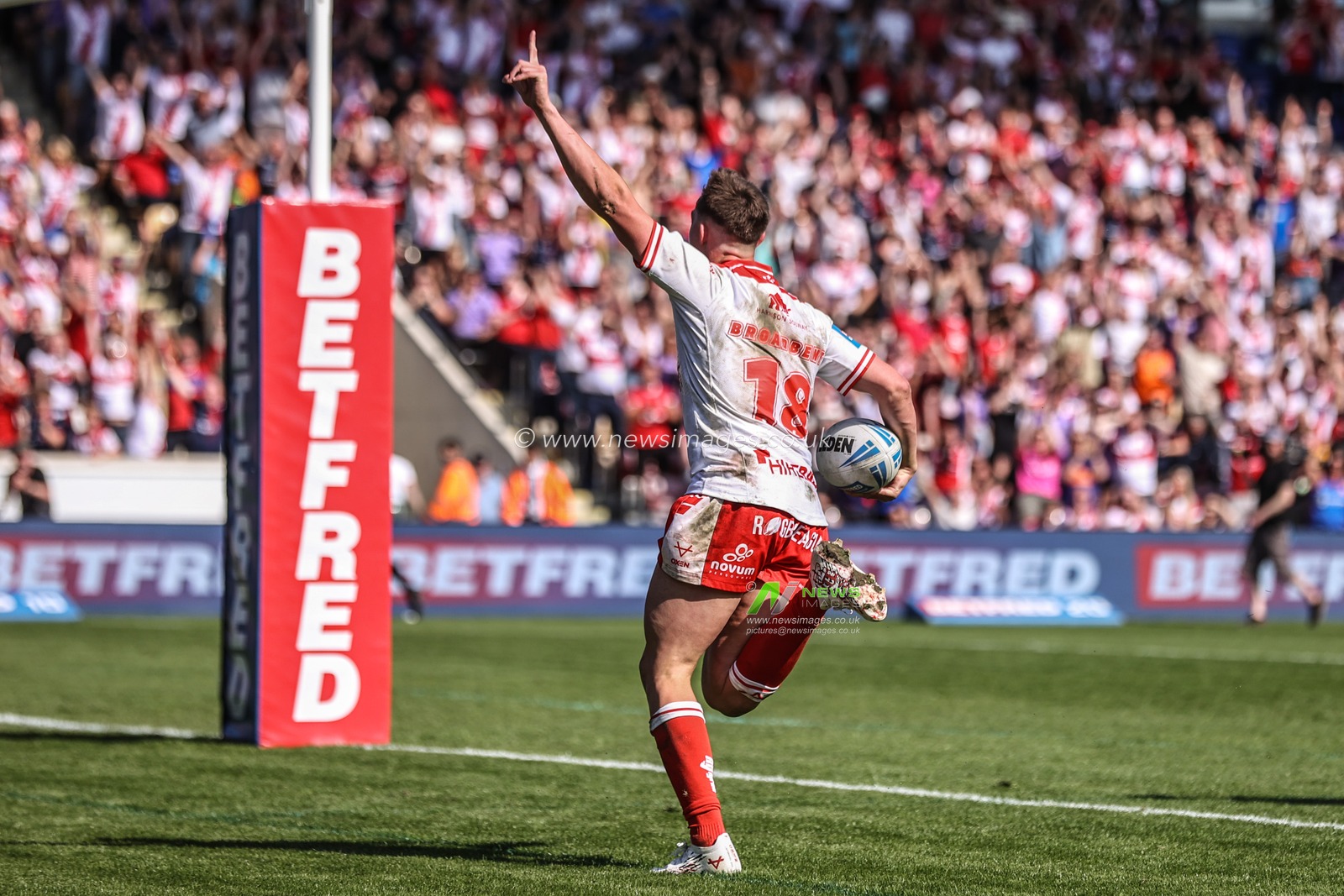 Jack Broadbent of Hull KR goes over for a try during the Betfred Challenge Cup Semi-final match Hull KR vs Catalans Dragons at LNER Community Stadium, York, United Kingdom, 10th May 2025

(Photo by Alfie Cosgrove/News Images)