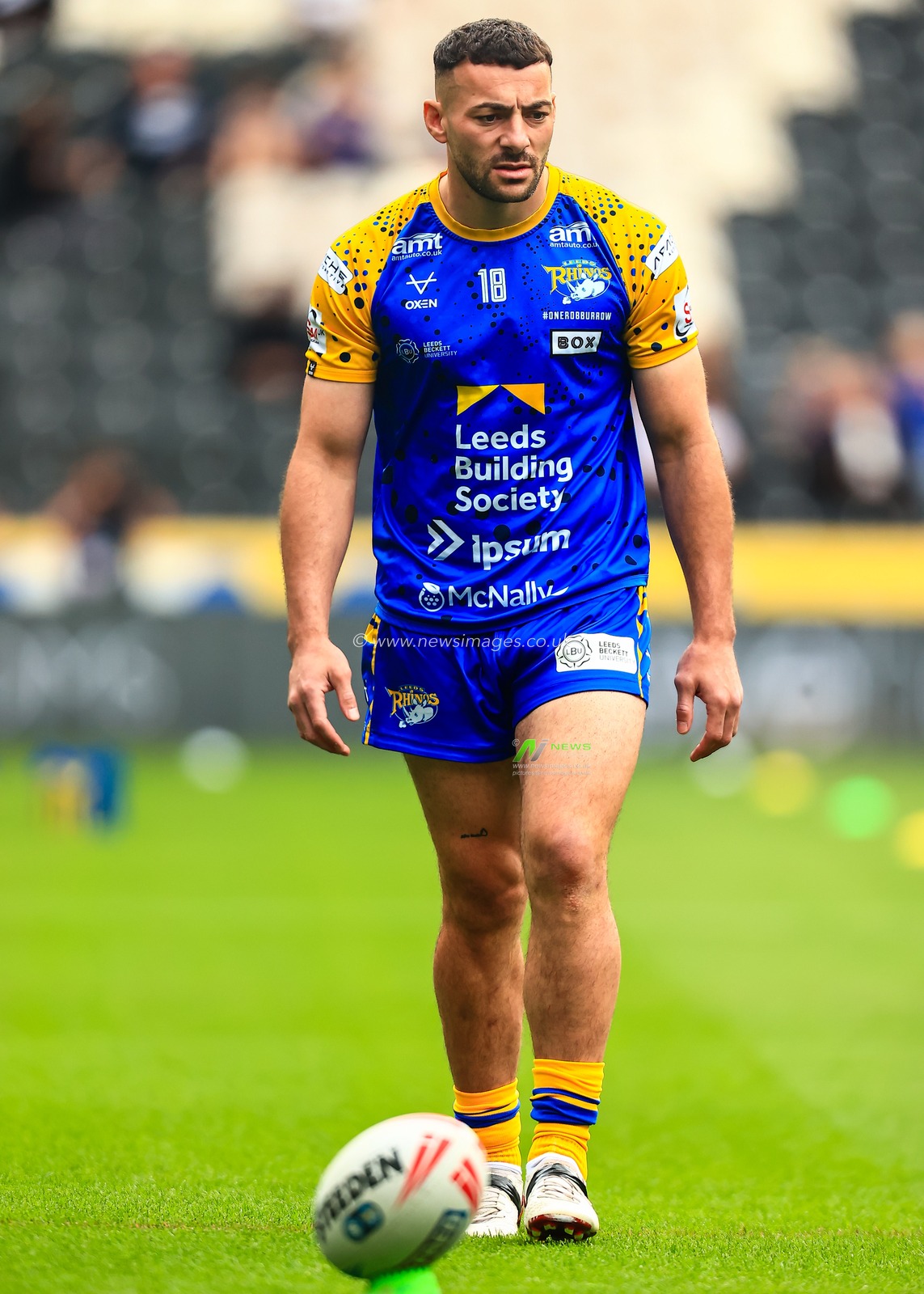 Jake Connor of Leeds Rhinos in the pre-game warm up  during the Betfred Super League Round 24 match Hull FC vs Leeds Rhinos at MKM Stadium, Hull, United Kingdom, 30th August 2025

(Photo by Richard Bierton/News Images)