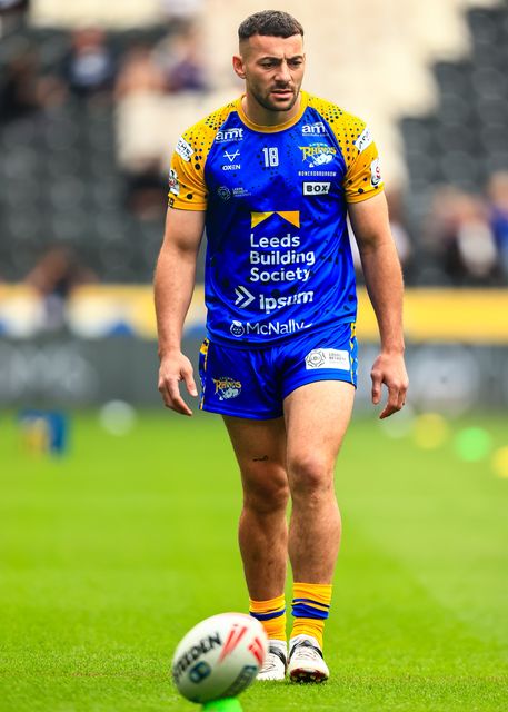 Jake Connor of Leeds Rhinos in the pre-game warm up  during the Betfred Super League Round 24 match Hull FC vs Leeds Rhinos at MKM Stadium, Hull, United Kingdom, 30th August 2025

(Photo by Richard Bierton/News Images)