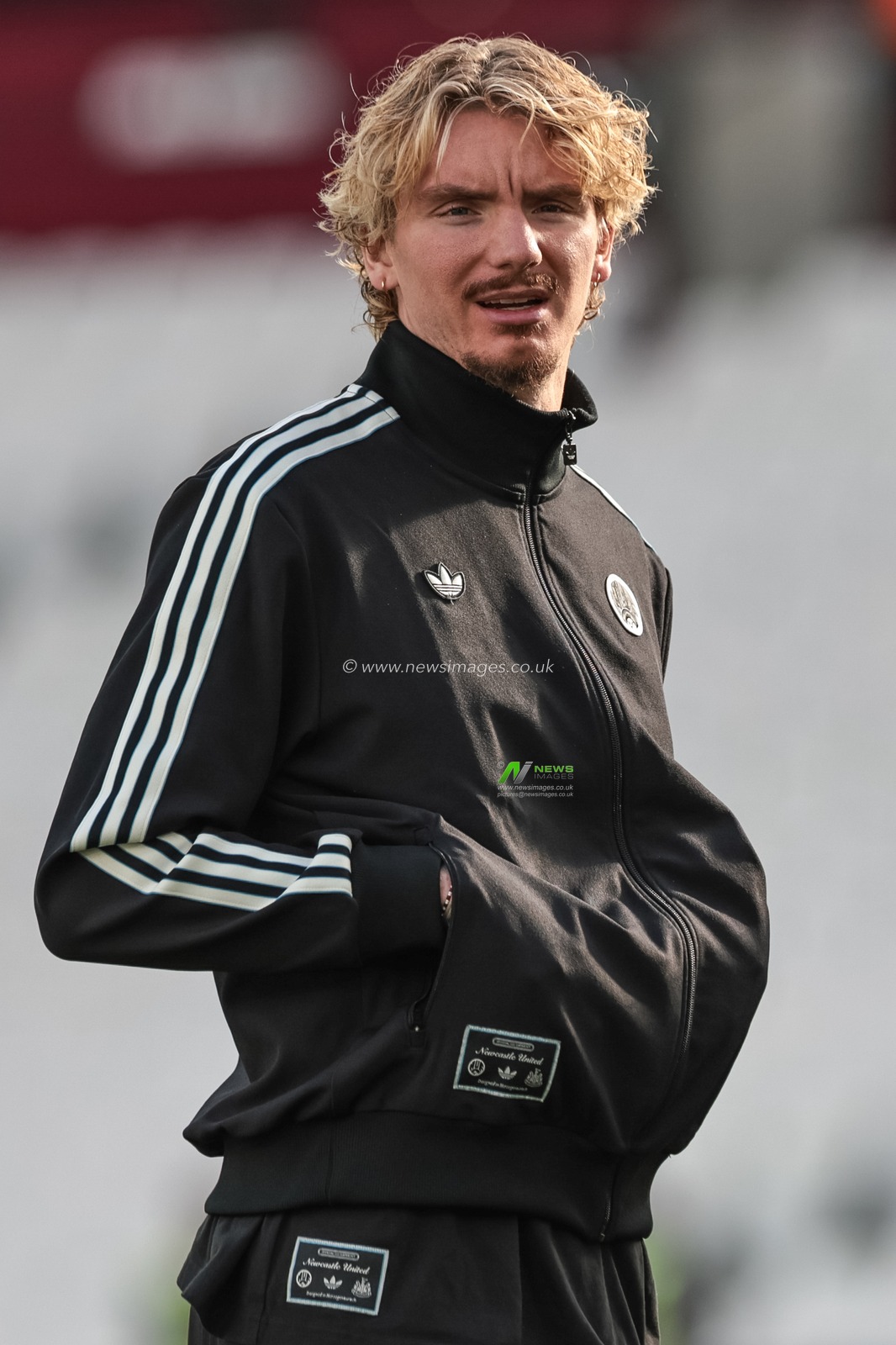 Nick Woltemade of Newcastle United arrives during the Premier League match West Ham United vs Newcastle United at London Stadium, London, United Kingdom, 2nd November 2025

(Photo by Mark Cosgrove/News Images)

*** GER AUT SUI OUT ***