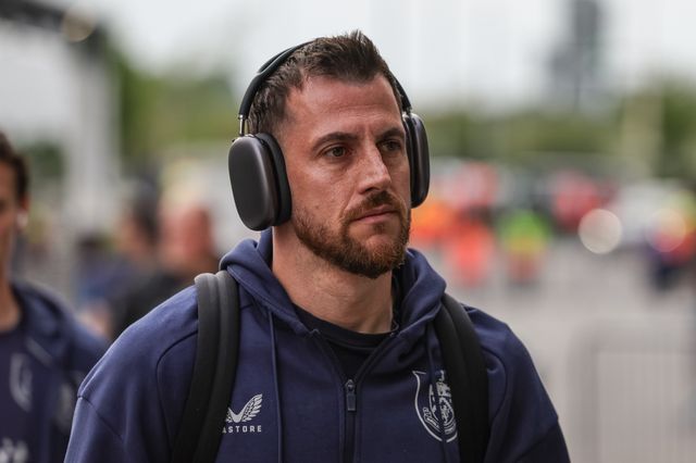Burnley goalkeeper Martin Dubravka arrives during the Premier League match Leeds United vs Burnley at Elland Road, Leeds, United Kingdom on 01 May 2026

(Photo by Mark Cosgrove/News Images)