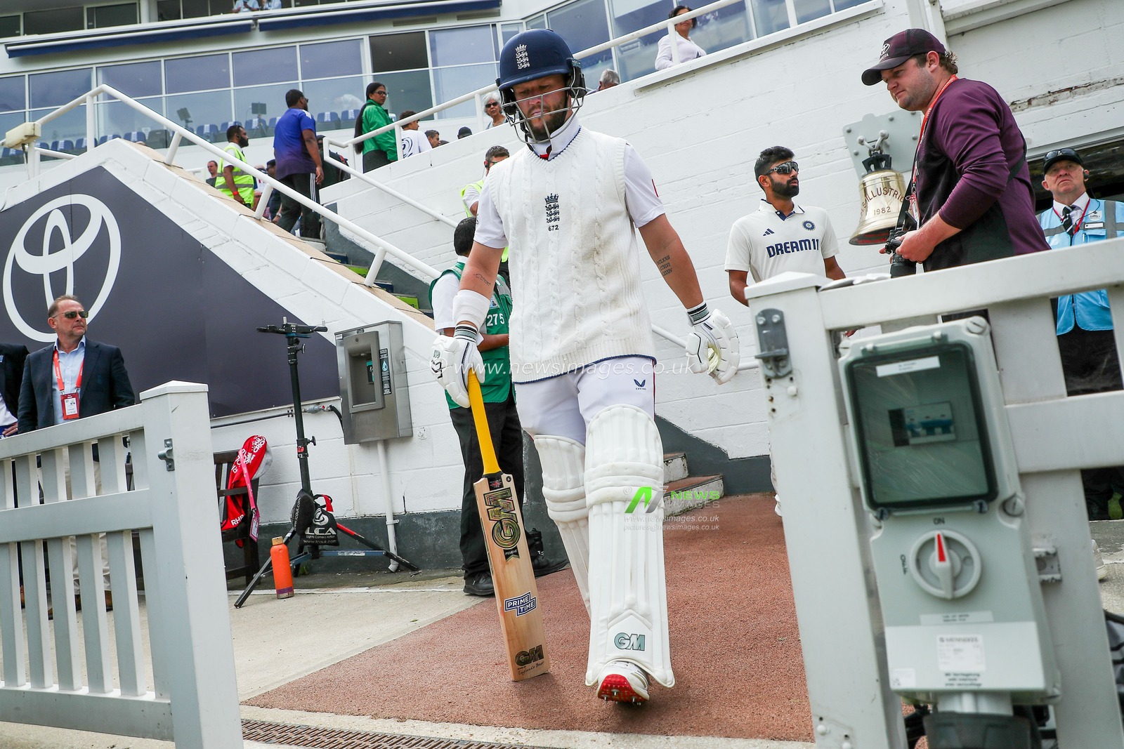 Ben Duckett of England takes to the field prior to the 5th Rothesay Test Match day 4 England vs India at The Kia Oval, London, United Kingdom, 3rd August 2025

(Photo by Izzy Poles/News Images)
