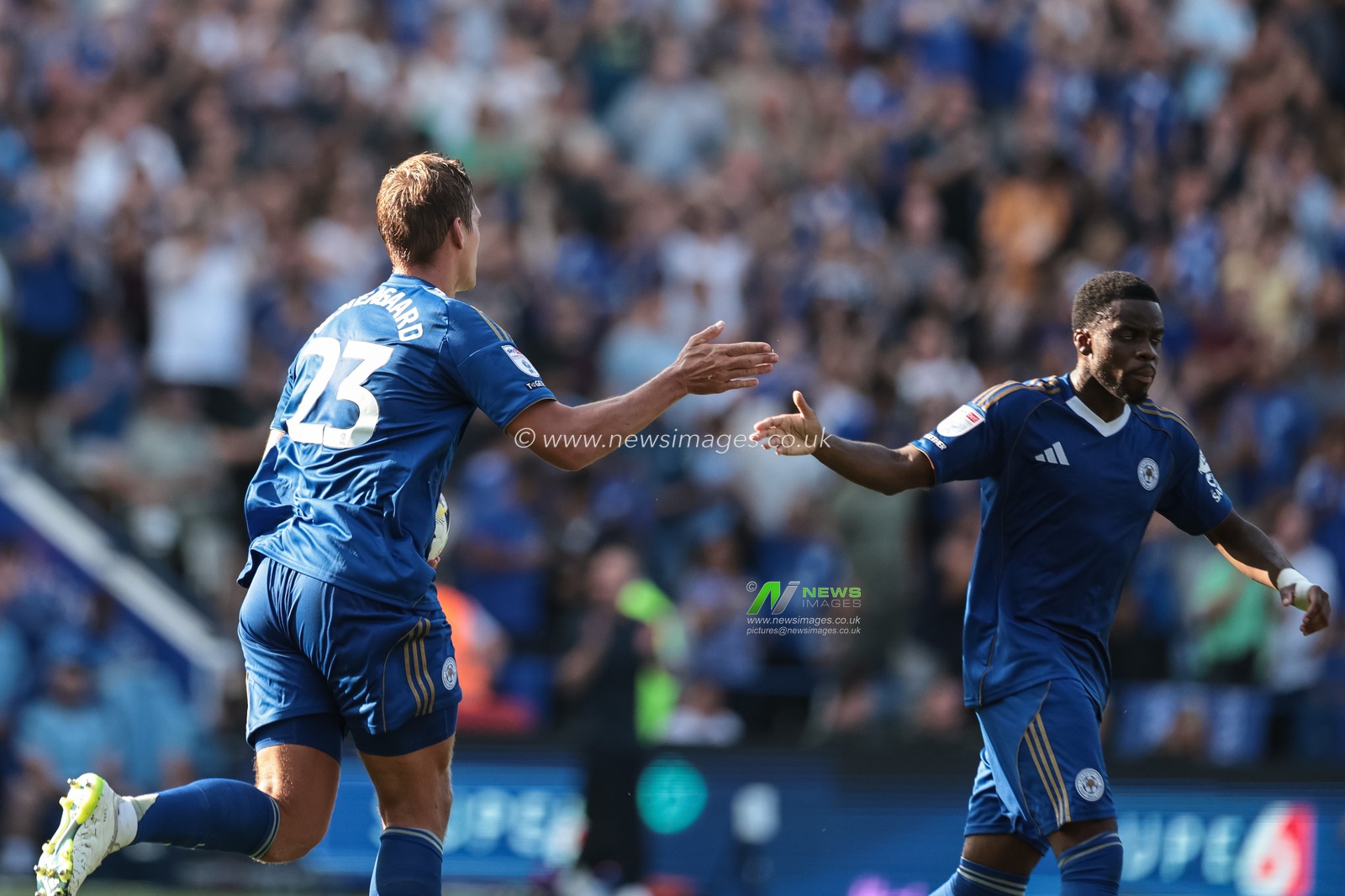Jannik Vestergaard of Leicester City celebrates his goal to make it 1- during the Sky Bet Championship match Leicester City vs Sheffield Wednesday at King Power Stadium, Leicester, United Kingdom, 10th August 2025

(Photo by Mark Cosgrove/News Images)