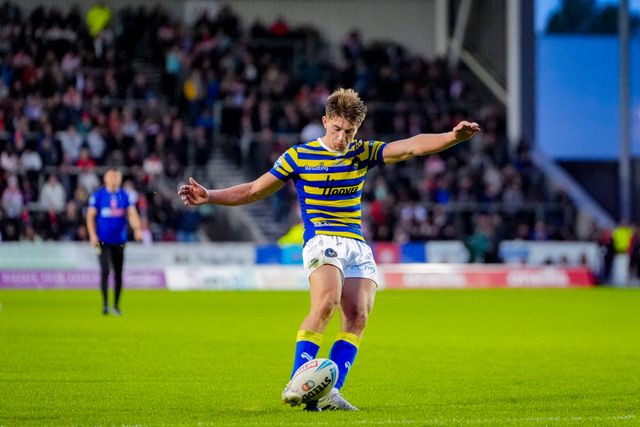 Ewan Irwin of Warrington Wolves converts during the Betfred Super League round 14 match St Helens vs Warrington Wolves at The BrewDog Stadium, St Helens, United Kingdom on 11 June 2026

(Photo by Maynard Manyowa/News Images)