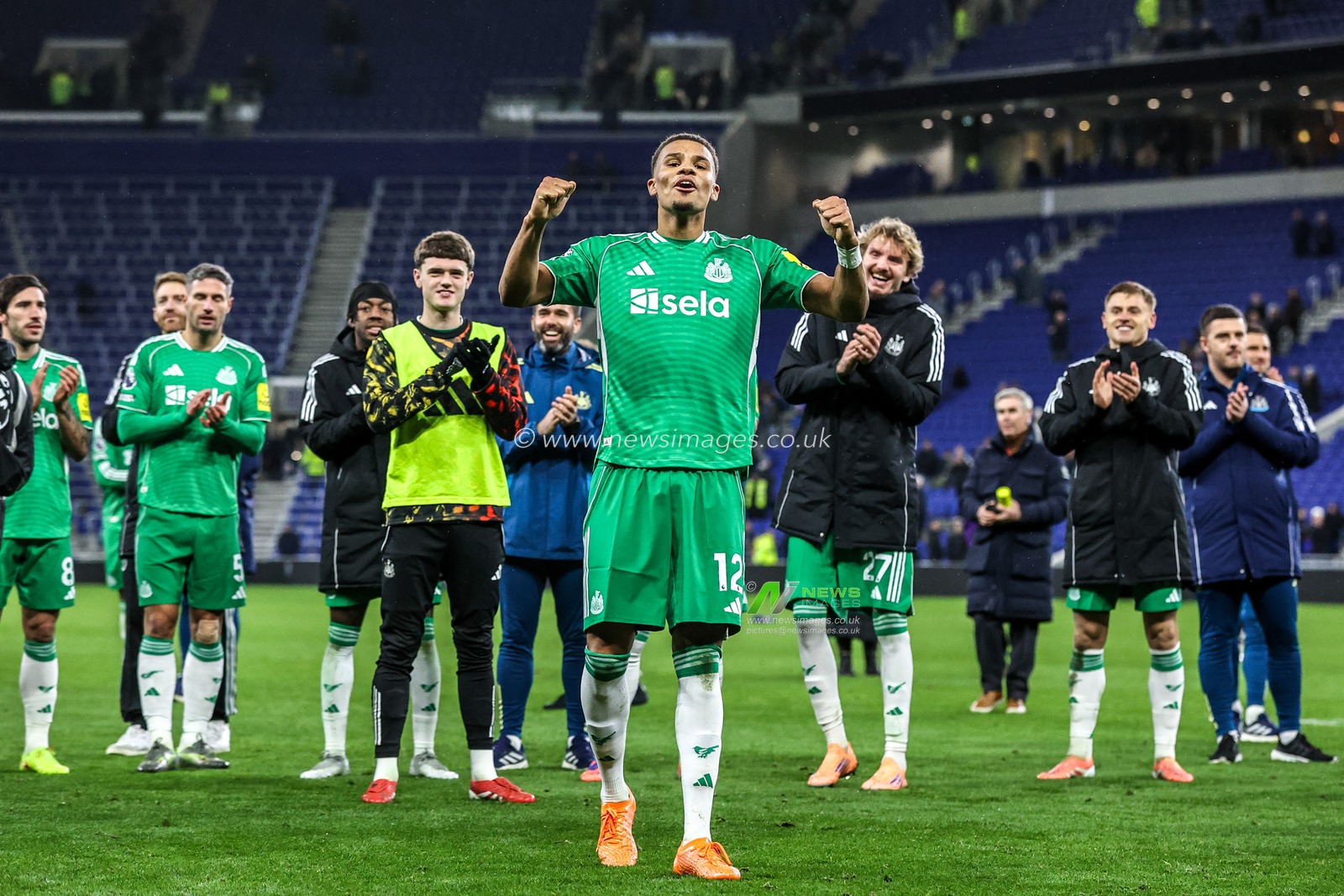 Malick Thiaw of Newcastle United celebrates the win during the Premier League match Everton vs Newcastle United at Hill Dickinson Stadium, Liverpool, United Kingdom, 29th November 2025

(Photo by Alfie Cosgrove/News Images)

*** GER AUT SUI OUT ***
