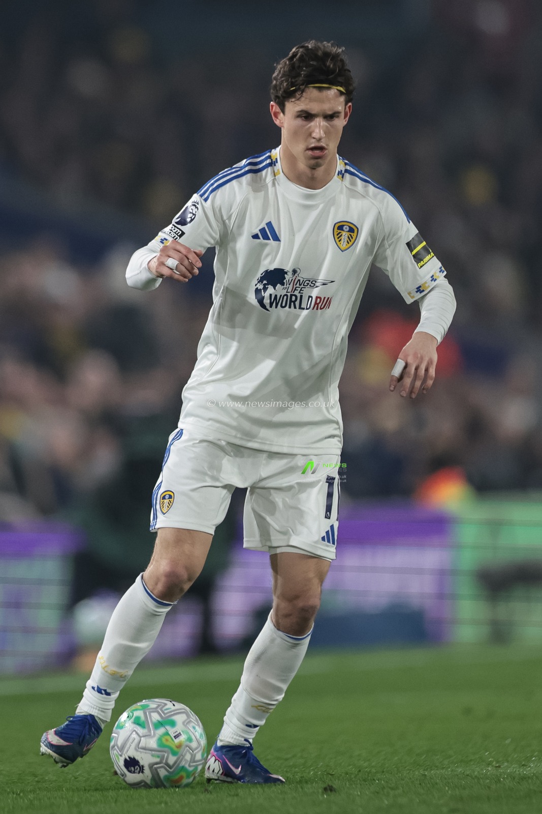 Brenden Aaronson of Leeds United with the ball during the Premier League match Leeds United vs Brentford at Elland Road, Leeds, United Kingdom on 21 March 2026

(Photo by Mark Cosgrove/News Images)