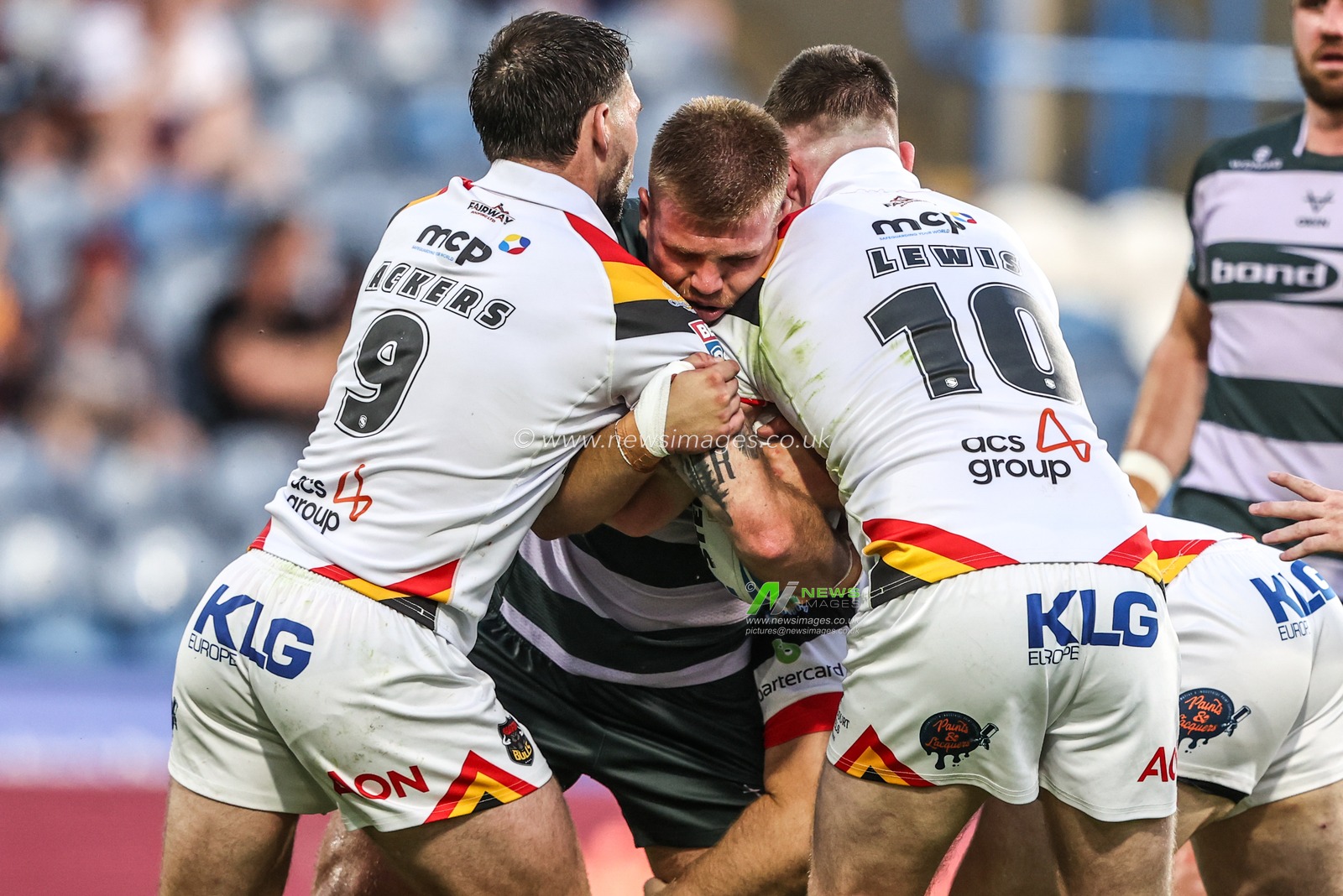 Harry Rushton of Huddersfield Giants is tackled by Andy Ackers of Bradford Bulls and Loghan Lewis of Bradford Bulls during the Betfred Super League round 18 match Huddersfield Giants vs Bradford Bulls at Accu Stadium, Huddersfield, United Kingdom on 10 July 2026

(Photo by Alfie Cosgrove/News Images)